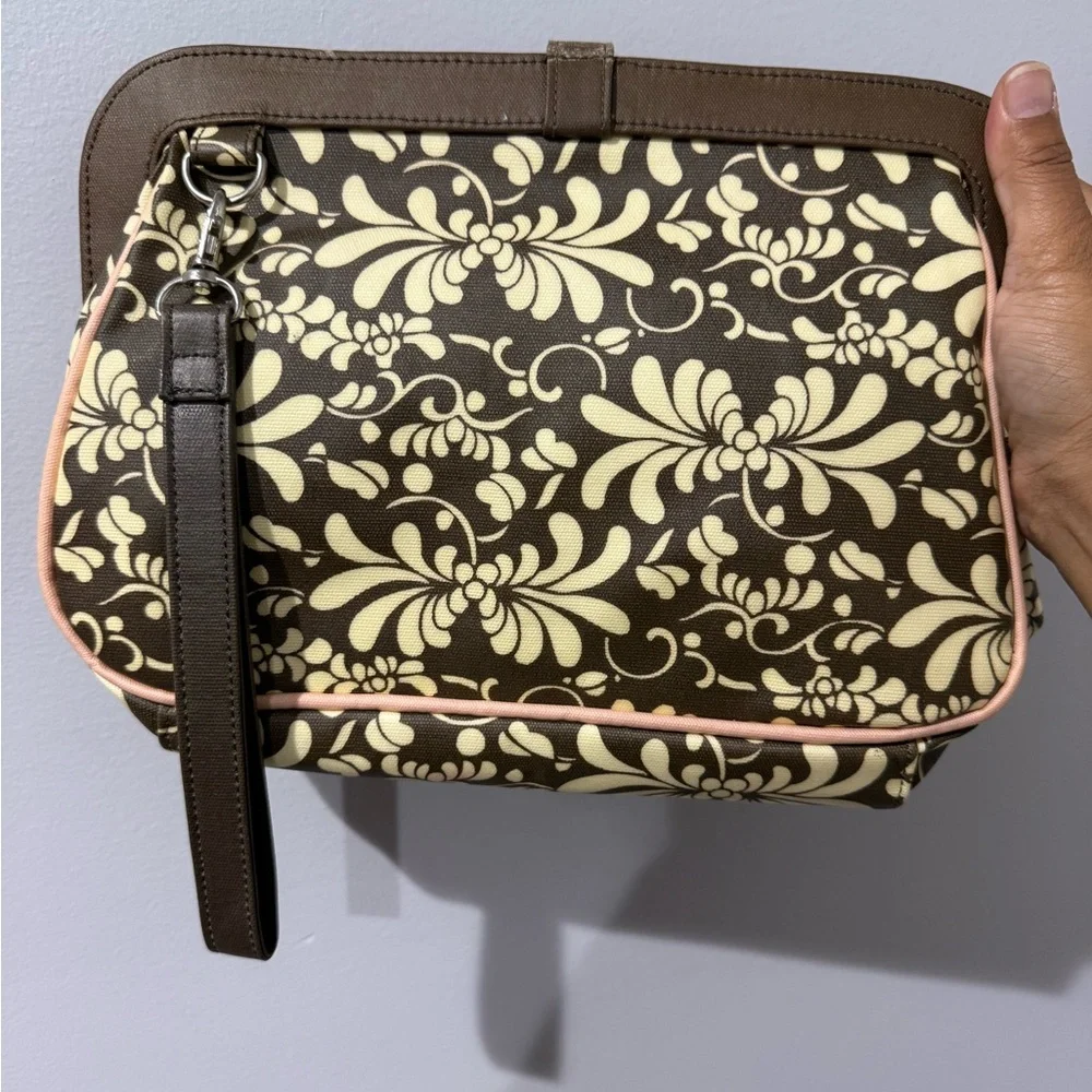 Petunia Pickle Bottom‎ Floral Pink And Brown Cross Town Clutch Wristlet & Pad G